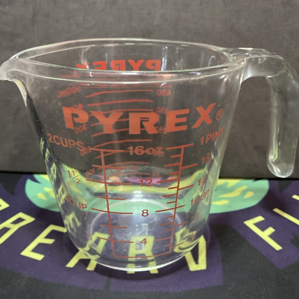 Pyrex Glass 2 Cup Measuring Cup 16 Ounces Kitchen Cooking Baking Liquids